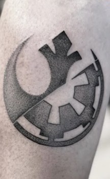 Tatouage symbole géométrique